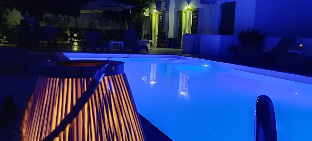 Siren Rooms And Apartments Paros Eksteriør billede